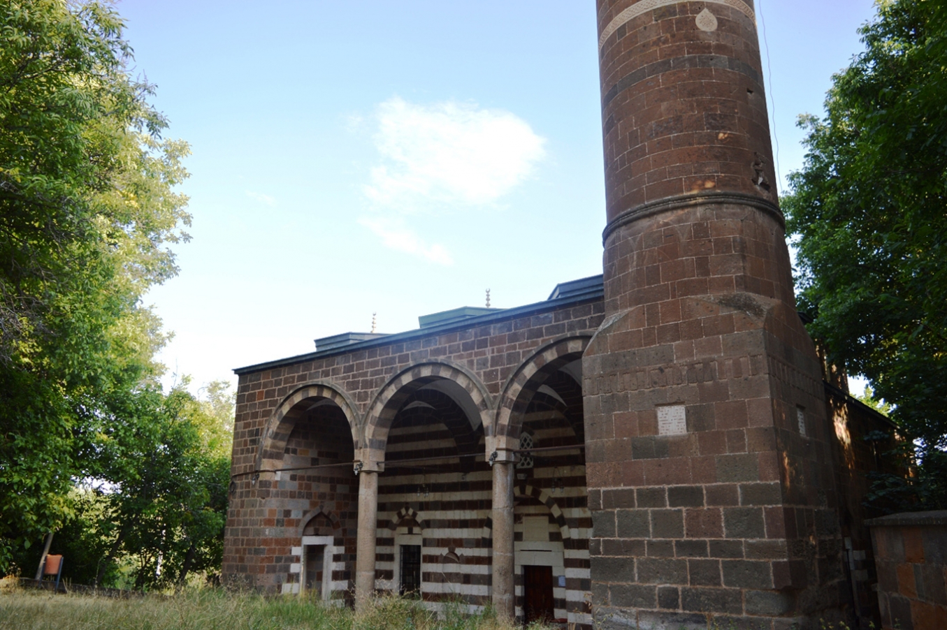 İskender Paşa Camii 431 yıllık tarihi taşıyor İskender Paşa Camii 431 yıllık tarihi taşıyor